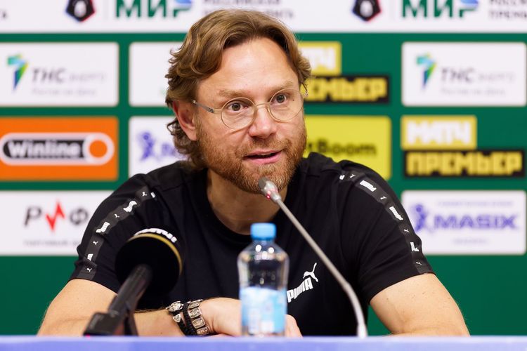 Валерий Карпин